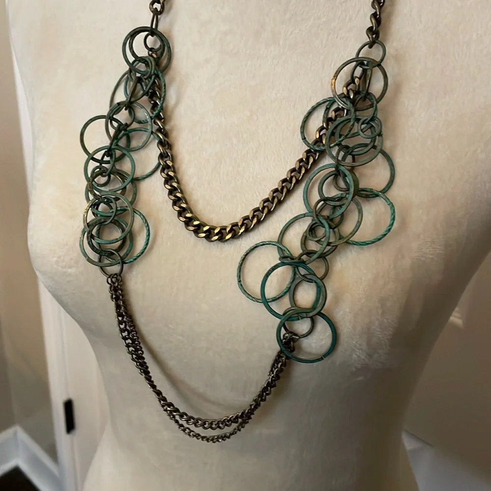 😀‎ Free w/ Purchase Chain Statement Necklace!